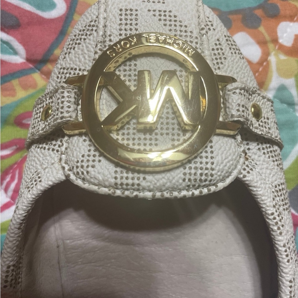 White Michael kor flats with gold emblem
